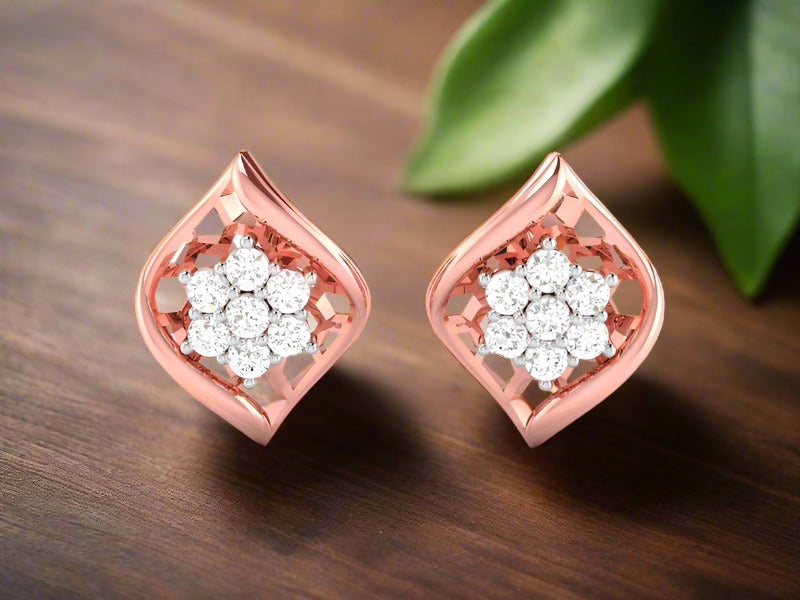 Lavish diamond shaped earring